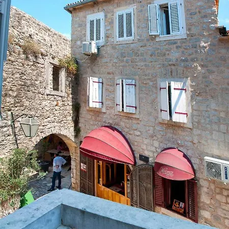 Astoria Hotel 4*