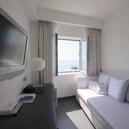 Astoria Hotel 4*